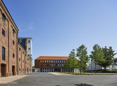 Escuela Internacional King / Walters & Cohen Architects