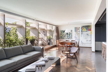 Galeria de Interiores brasileiros: 26 residências com mobiliário icônico  - 24