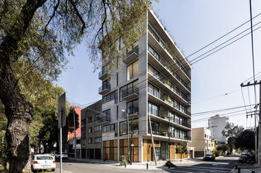 Edificio de departamentos Kansas 167 / Taller Carlos Marín