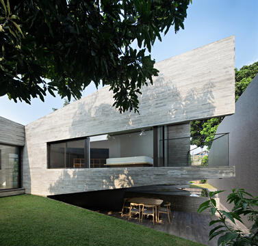 IT House / andramatin