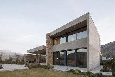 Cerro la Cruz House / Turner Arquitectos