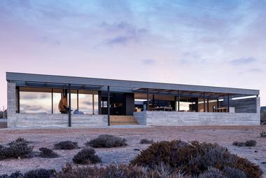 VC House  / Dumay Arquitectos