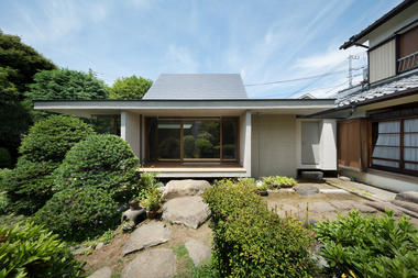 Dutch Gable Roof House / Hiroki Tominaga-Atelier