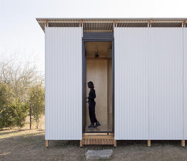 Galería de Casas de metal en Argentina: proyectos con revestimiento exterior de chapa   - 11