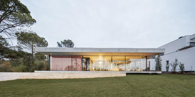 Sesom Villa / Jaime Prous Architects