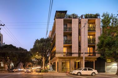 Edificio esquina Tonalá / Bloqe Arquitectura