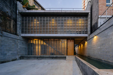 Casa Guaianaz  / Terra e Tuma Arquitetos Associados