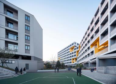 Yiwu Foreign Languages School  / LYCS Architecture