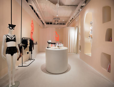 Fabulously Answered Questions Boutique / Blank Architects