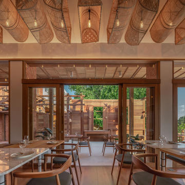 Gallery of Baan Pomphet Hotel and Restaurant / onion  - 13