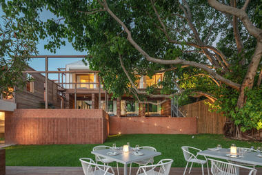 Gallery of Baan Pomphet Hotel and Restaurant / onion  - 19