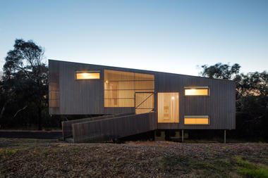 Aireys Ramp House / Irons McDuff Architecture