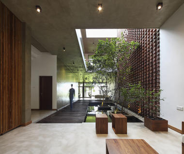 Galería de Casa en Kalalgoda / Damith Premathilake Architects  - 1