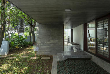 Gallery of HALAMAN The Courtyard House / ZERO STUDIO  - 23