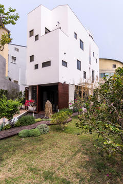 House of Stones  / Ospace Architects