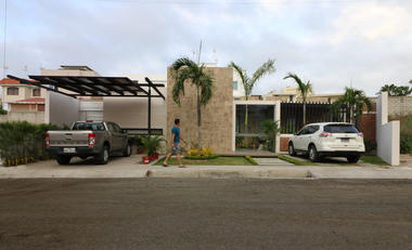 COME! The family is in the yard / Vera + Ormaza Arquitectos