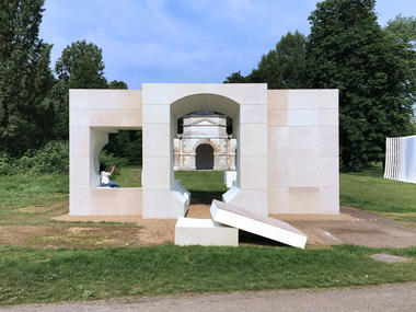 Serpentine Summer House Installation / NLÉ