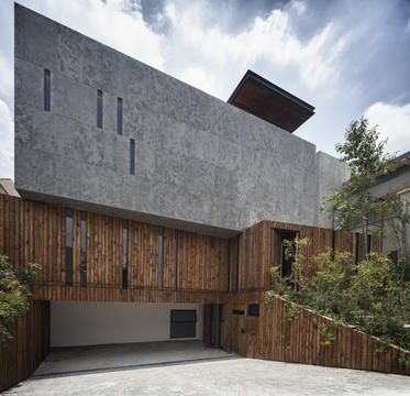 Cumbres House / Taller Hector Barroso