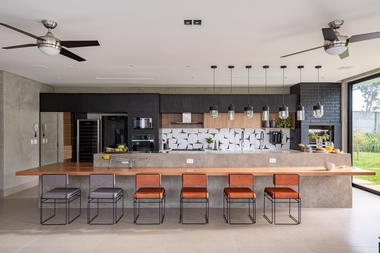Galería de Casas en Brasil: 19 viviendas con cocina integrada  - 13