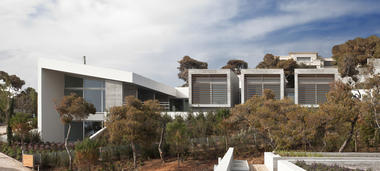 Residências Kavouri / Kokkinou-Kourkoulas Architects