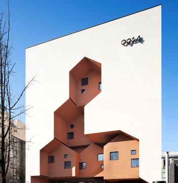 0914旗舰店，堆叠村庄立面 / TRU Architects
