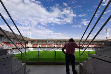 Galería de Estadio de Pasarón / ACXT Arquitectos  - 30