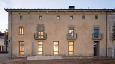 Rehabilitación Centro Cívico El Mallol / Carles Crosas + Gemma Domingo (SOG design)