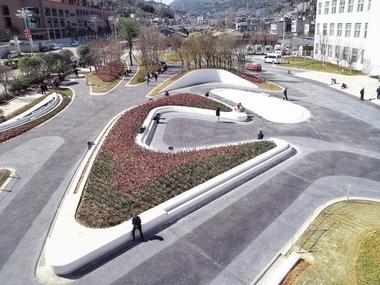 Gallery of Front Square of Panzhou People's Hospital / Mind Studio  - 4