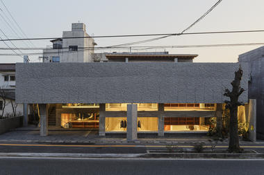 大原参道半架空品牌店 / 下川徹建筑事务所