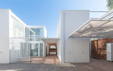 Gallery of Azaleas Housing Complex / estudioLZ  - 1