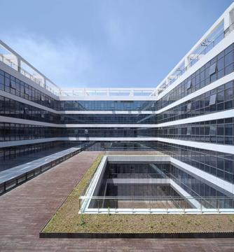 Gallery of Nanjing Public Medical Center / Lemanarc SA  - 3