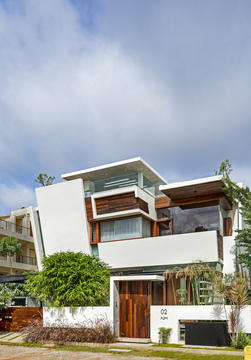 Gallery of Floating Walls House / Crest Architects  - 8