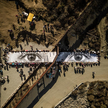 Seres humanos vivendo junto: manifestações, festividades e conflitos vistos de cima