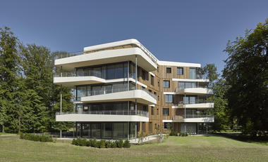 Gallery of Living in the Spinnereipark / Behnisch Architekten  - 10