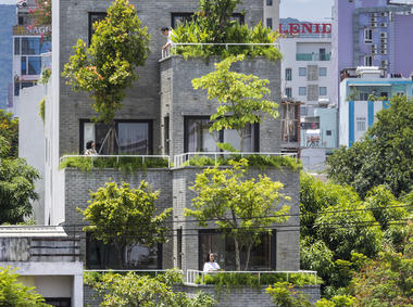 Edifício Green Peace Village / Ho Khue Architects