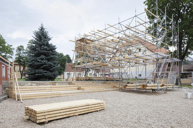 Gallery of Public Spaces with Scaffolding: an Alternative in Emergency Situations  - 11