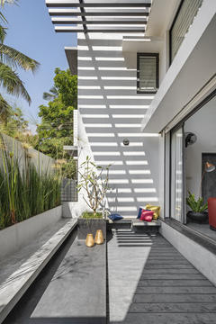Gallery of The Elemental / Ashwin Architects  - 15