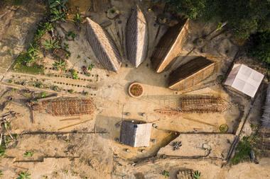 Warka Village: Una aldea integrada para una comunidad de la selva tropical en Camerún