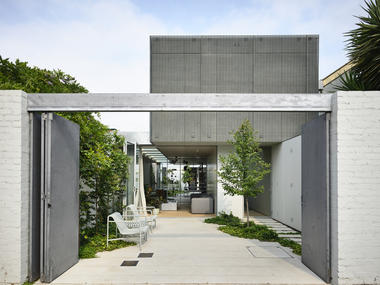 Gallery of Fitzroy North House 02 / Rob Kennon Architects  - 1