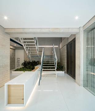 Galería de Edificio CYTA / ARCHETONIC + ATIKO Arquitectos  - 20