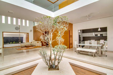 Casa Artha / Living Edge Architects and Designers (LEAD)
