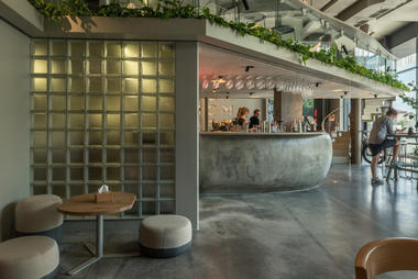 Gallery of OM NOM NOM Vegan Cafe  / replus design bureau  - 3