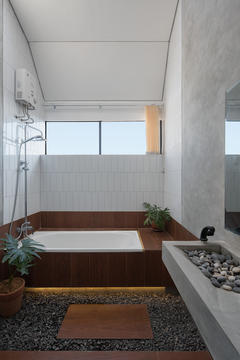 Gallery of Kampoong In House / Ismail Solehudin Architecture  - 12