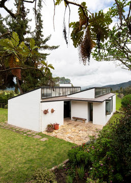 Galería de Casa del cuidandero / L.Oberlaender Arquitectos  - 10