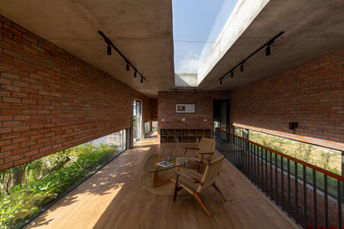 Galería de Casa cortina verde / HGAA  - 2