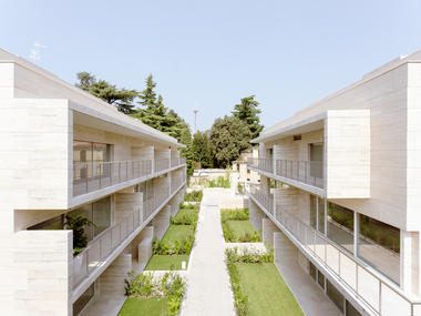 Complejo residencial en Gallarate / Álvaro Siza + COR Arquitectos