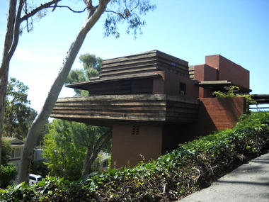  Frank Lloyd Wright: Princípio, Espaço e Forma na Arquitetura Residencial / Ana Tagliari