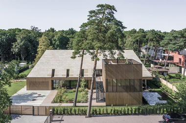 被大自然环抱的家庭别墅 / DO Architects