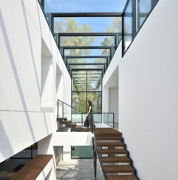 Residencia Ferdows / KRDS (Kourosh Rafiey Design Studio)