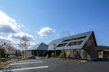 ‘融入’展廊，隐于山下 / Hearth Architects